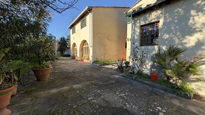 Casa con 10 locali in vendita in Via delle GoreFirenze, Firenze