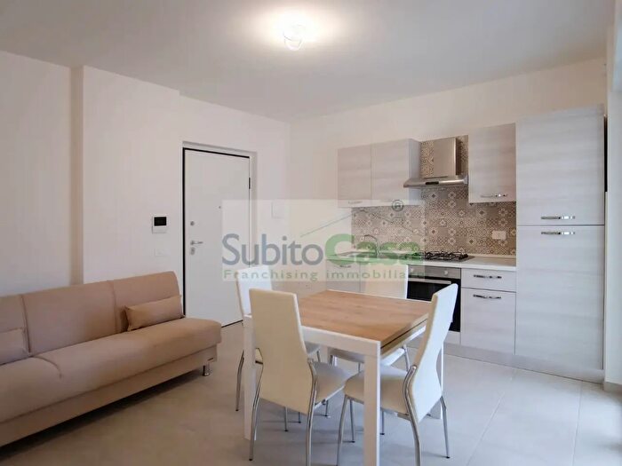 Appartamento trilocale in affitto in Via Meneghini, Chieti