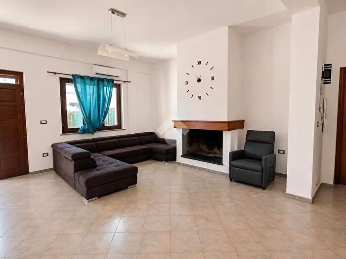 Casa quadrilocale in vendita in Via Tirso, Simaxis
