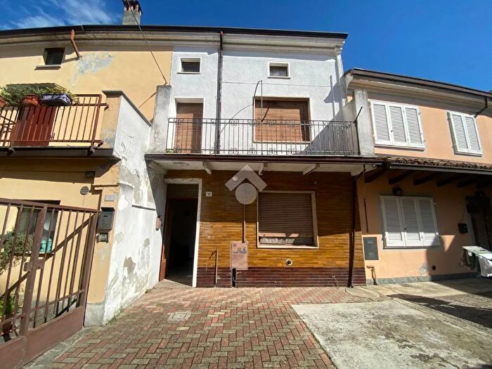 Casa con 5 locali in vendita in Via Marconi, Sale