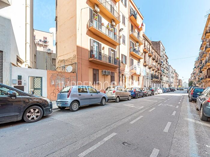 Appartamento quadrilocale in vendita in Via Vincenzo Errante, Palermo