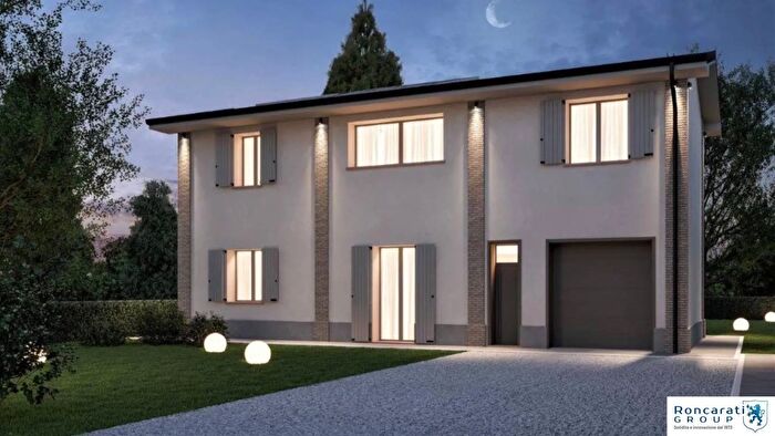 Casa con 7 locali in vendita in Via di Renazzo Cento, Cento