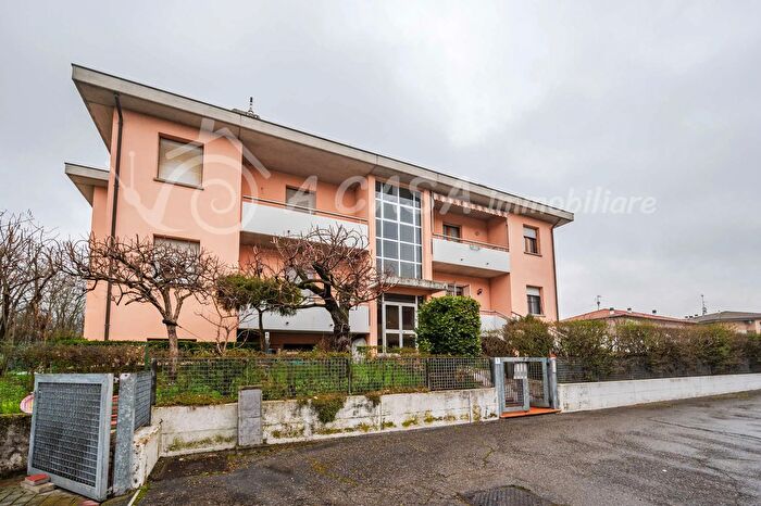 Appartamento quadrilocale in vendita in Via De Filippo, Medesano