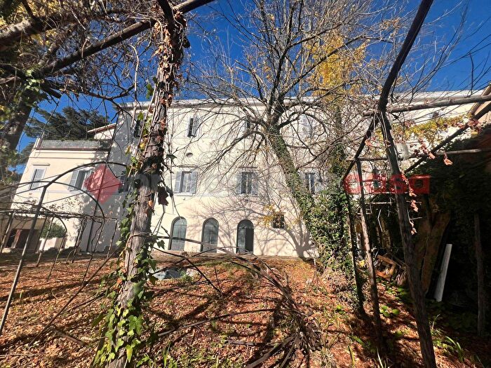 Appartamento con 5 locali in vendita in Via Fior di Spina Lauri, Spoleto