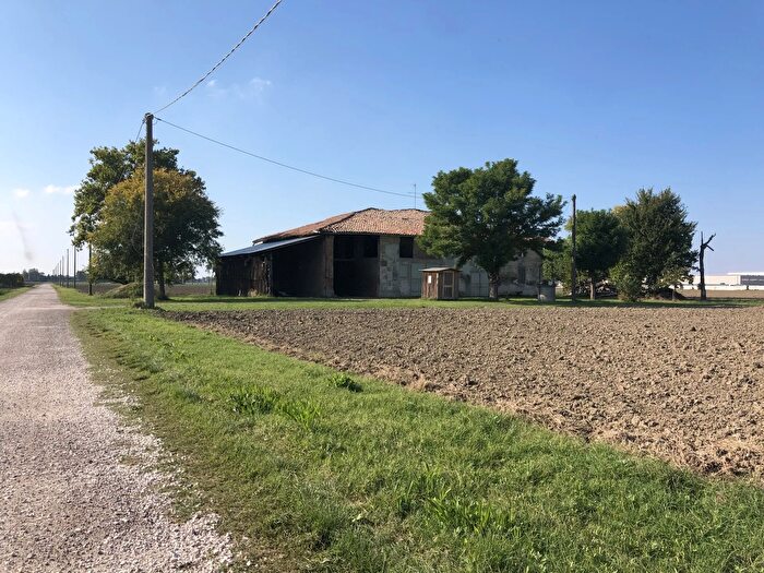 Casa con 10 locali in vendita in Via Stiatico, Argelato