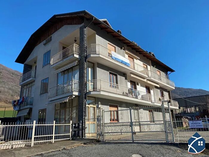 Appartamento quadrilocale in vendita in Pinasca Via Sestriere, Pinasca