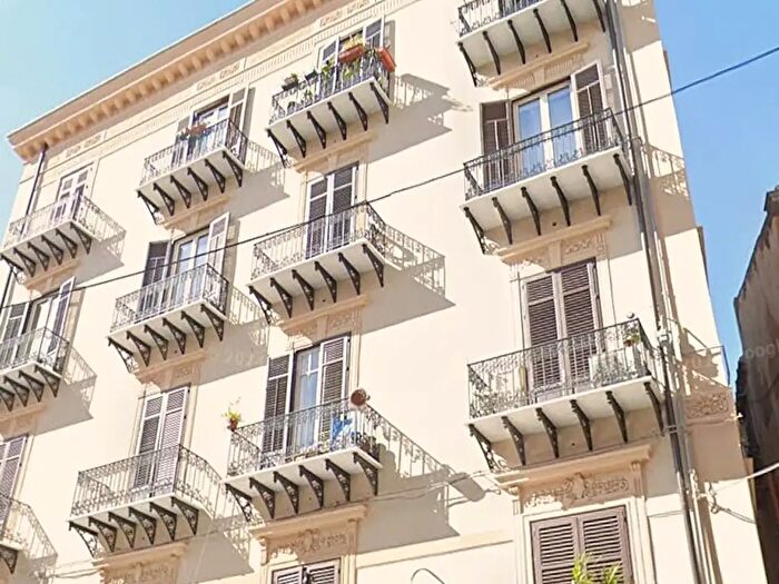 Appartamento con 5 locali in vendita in Via Calderai, Palermo