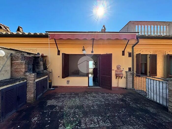 Appartamento trilocale in vendita in Via Roma, Otricoli