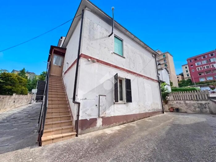 Appartamento quadrilocale in vendita in Via Giuseppe Viola, Chieti