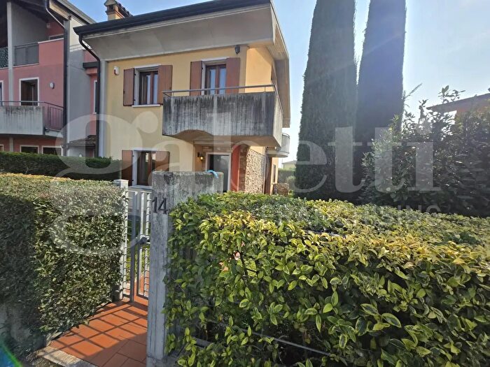 Casa con 7 locali in vendita in Via dellAlpino, Villafranca Di Verona