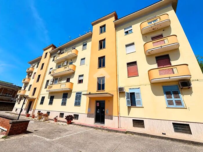 Appartamento trilocale in vendita in Via della Stadera, Napoli