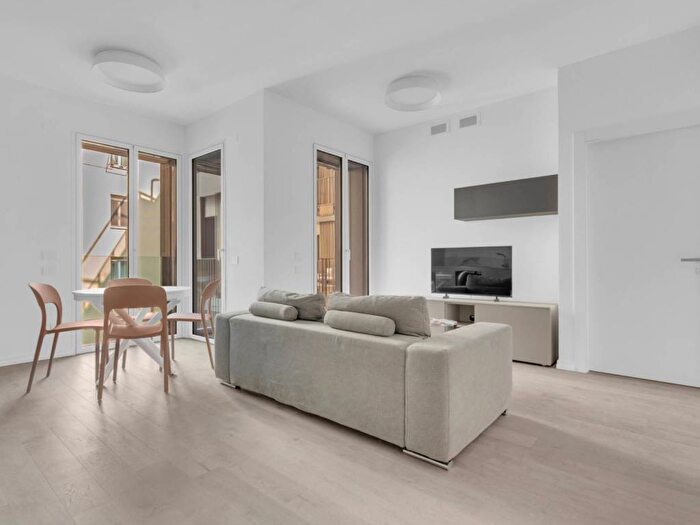 Appartamento trilocale in affitto in Via Pietro Giannone, Paolo Sarpi, Milano