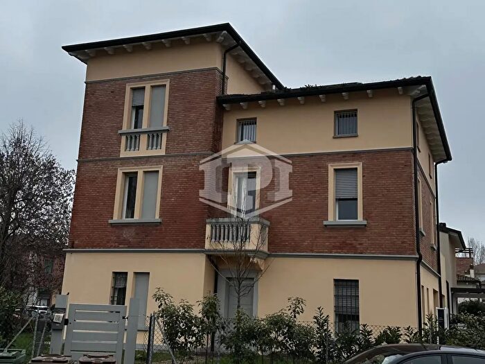 Casa con 6 locali in vendita in Via della Pace, Sala Bolognese