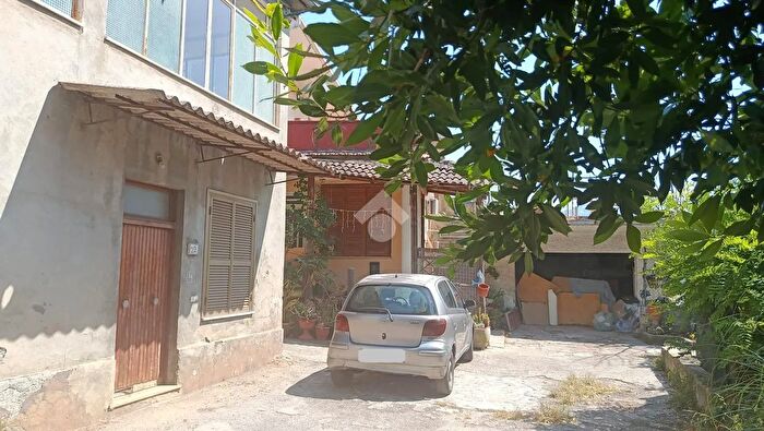 Casa quadrilocale in vendita in Via Salita Montereo, Alatri