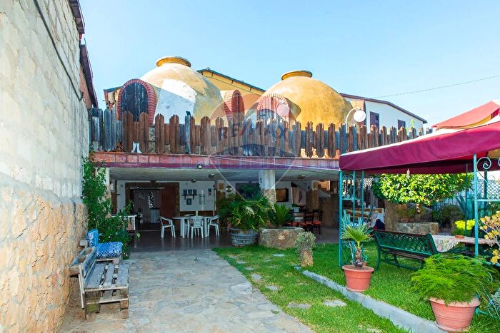 Casa con 7 locali in vendita in Contrada Vituso, Niscemi