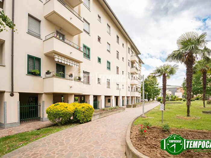 Appartamento trilocale in vendita in Via Luigi Calori, Locate Di Triulzi