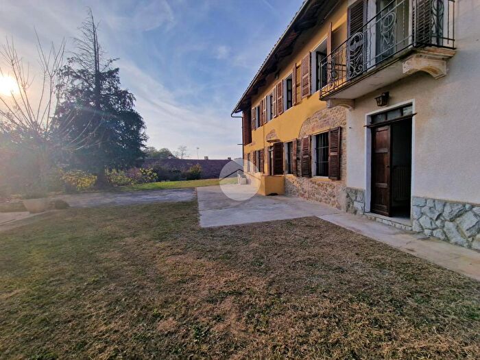 Casa con 12 locali in vendita in Fraz Vanara, Cortazzone