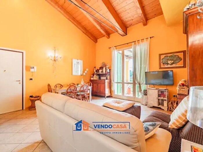 Appartamento quadrilocale in vendita in Via Poveromo, Massa