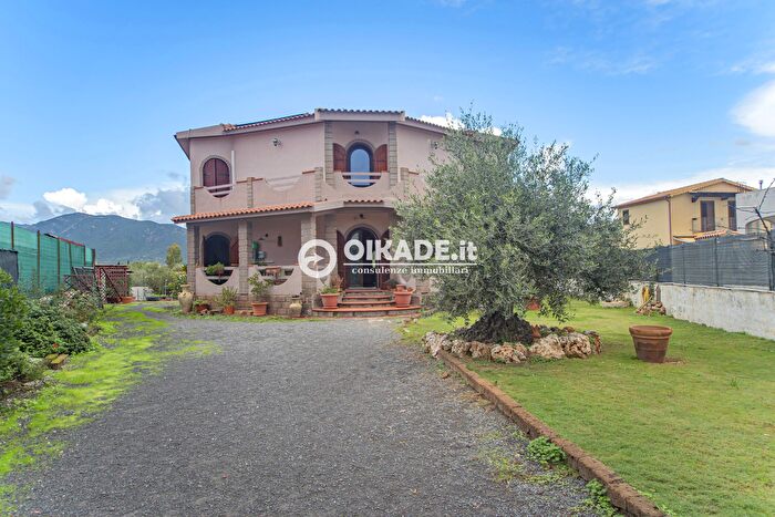 Casa con 6 locali in vendita in Villa San Pietro