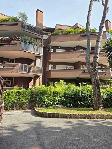 Appartamento trilocale in vendita in Via Cortina dAmpezzo, Roma