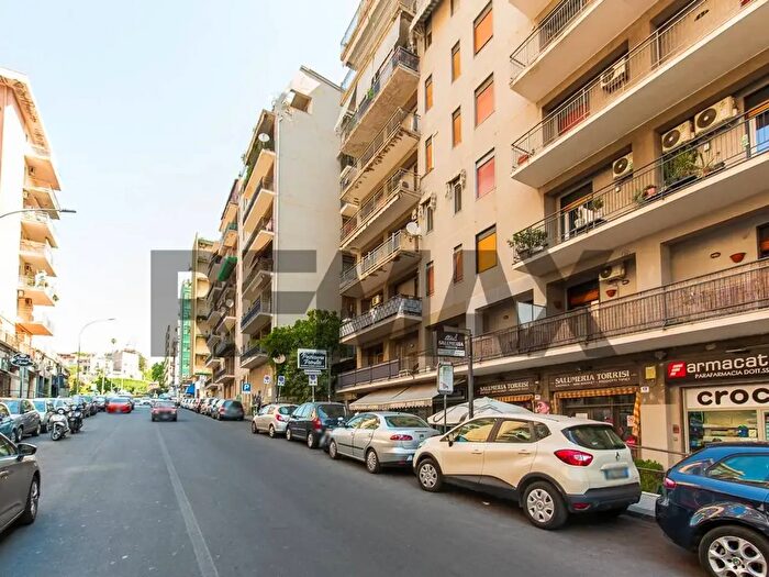 Appartamento con 5 locali in affitto in Via Caronda, Catania