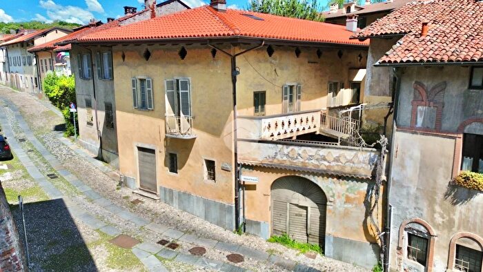 Casa con 7 locali in vendita in Via Alliaud, Avigliana