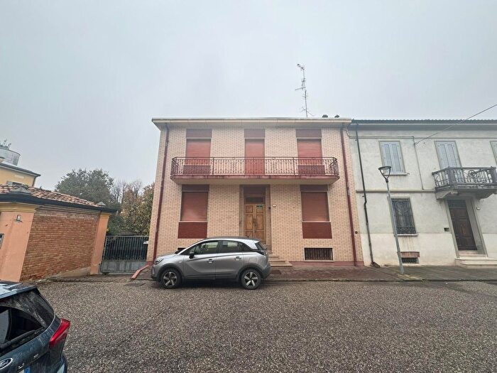 Casa con 5 locali in vendita in Via Gherli, Guastalla