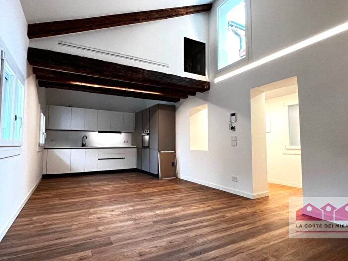 Appartamento trilocale in affitto in Contra Porti, Centro Storico, Vicenza