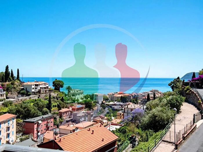 Appartamento trilocale in vendita in Regione Massabò, Alassio