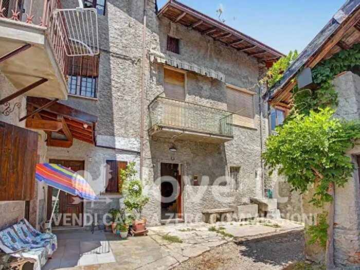 Casa quadrilocale in vendita in Via Monte Rossel, Cuveglio
