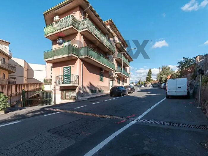 Appartamento con 5 locali in vendita in Via Belpasso, Camporotondo Etneo