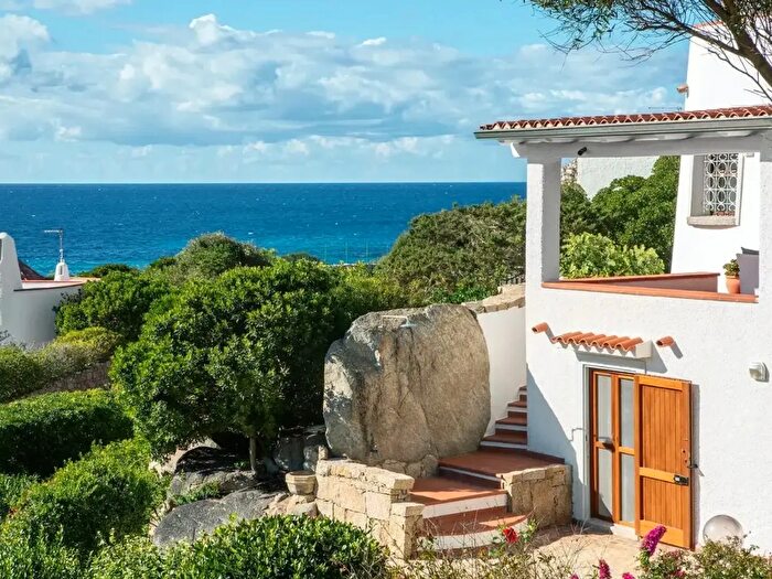 Casa con 6 locali in vendita in Santa Teresa Gallura