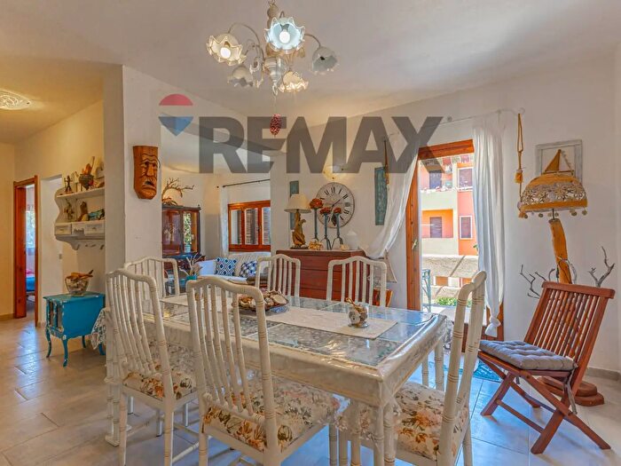 Appartamento trilocale in vendita in Località Gialdinu Snc, Santa Teresa Gallura