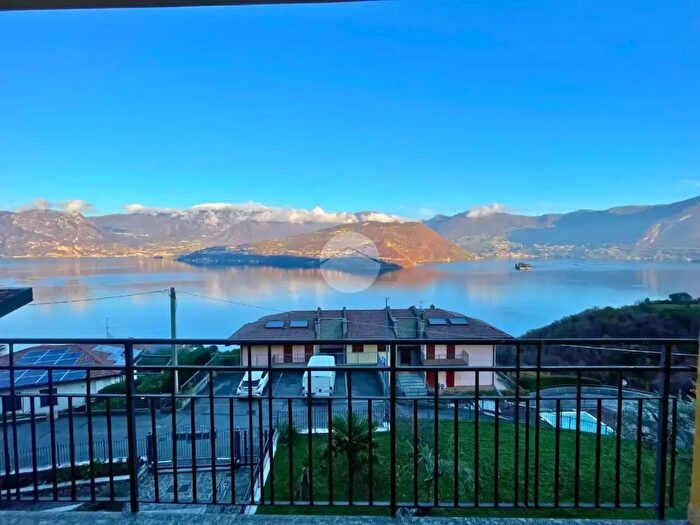 Appartamento quadrilocale in vendita in Via Moia, Tavernola Bergamasca