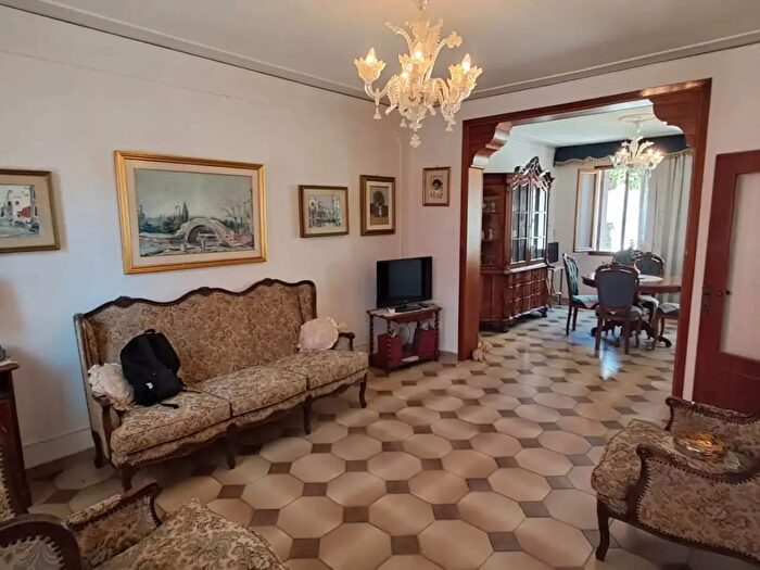 Casa con 6 locali in vendita in Venezia
