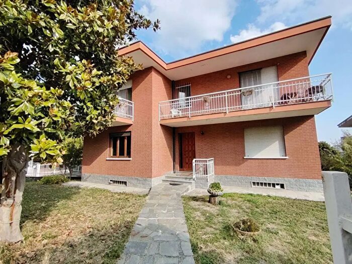 Appartamento trilocale in vendita in Via Maestra, Pavarolo