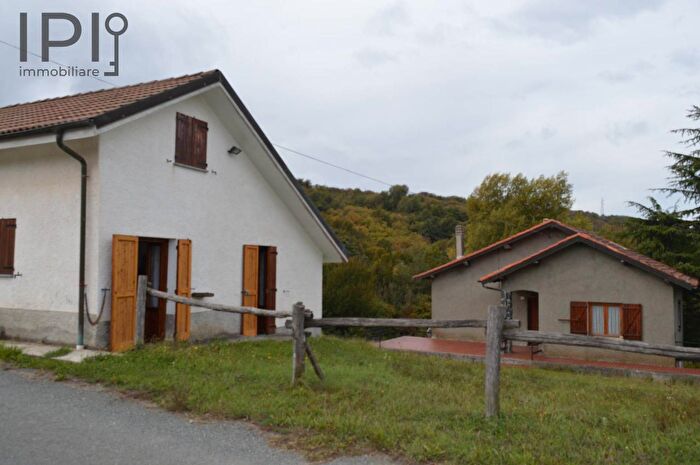 Casa con 6 locali in vendita in Località Pratiproia, Giusvalla