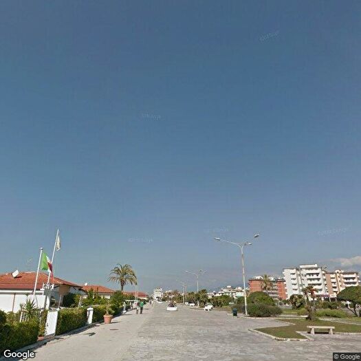 Appartamento trilocale in vendita in Viareggio