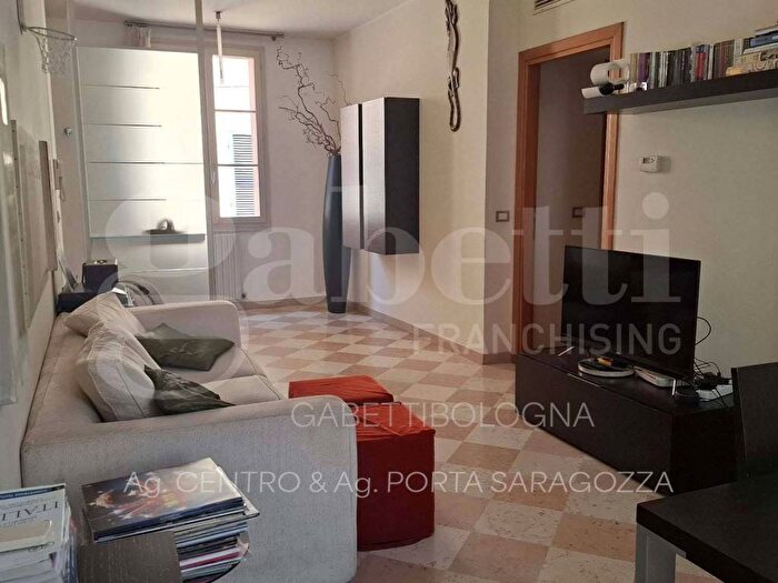 Appartamento quadrilocale in affitto in Via Vinazzetti, San Vitale, Bologna