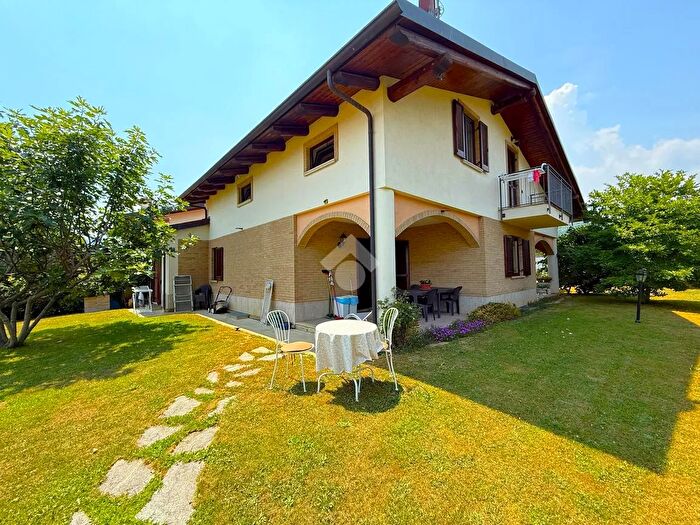 Casa quadrilocale in vendita in Via Frossasco, Giaveno