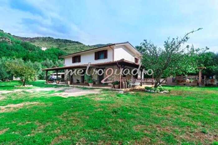 Casa con 6 locali in vendita in Itri