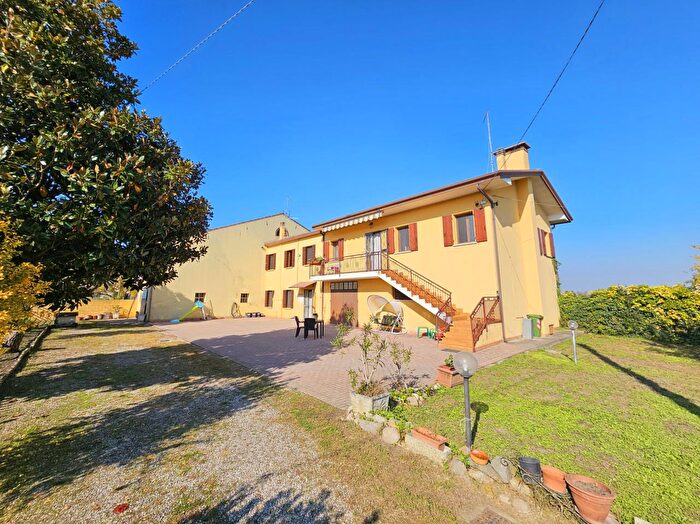 Casa con 7 locali in vendita in Via Serragli, Piacenza DAdige