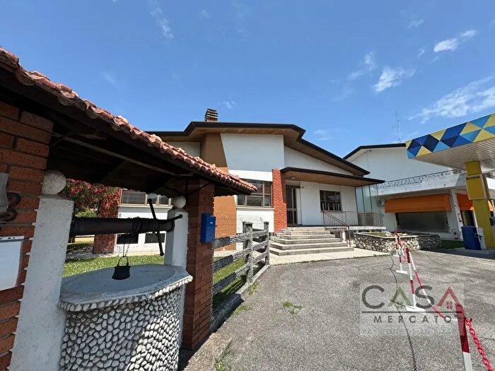 Casa con 5 locali in vendita in Via Sclavons, Cordenons