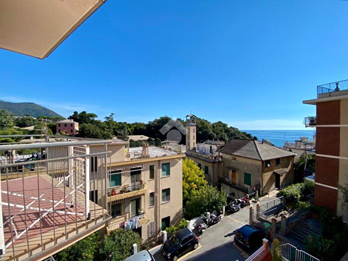 Appartamento trilocale in vendita in Via Angelo Carrara, Genova