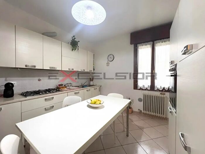 Appartamento quadrilocale in vendita in Via G Matteotti Bis Cavarzere Ve, Cavarzere
