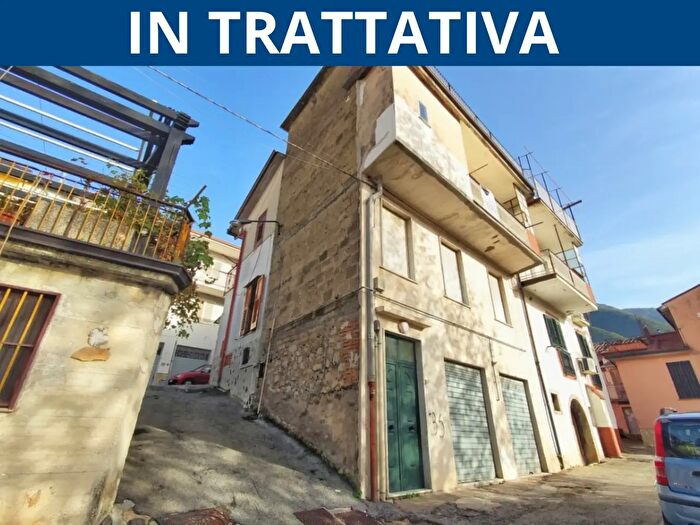 Appartamento trilocale in vendita in Via Caprai, Solofra