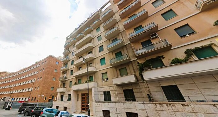 Appartamento con 5 locali in vendita in Via Antonio Baiamonti Roma Roma, Roma