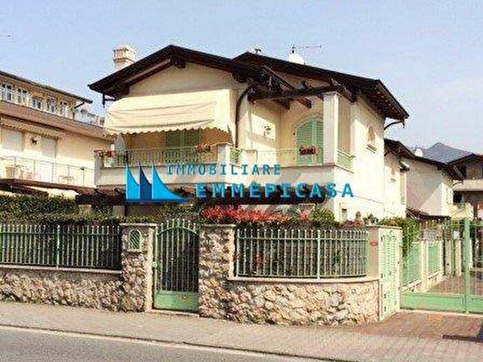 Casa quadrilocale in affitto in Via Antonio Gramsci, Cinquale, Montignoso