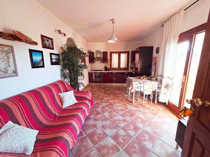 Appartamento trilocale in vendita in Via Emilio Lussu, Posada