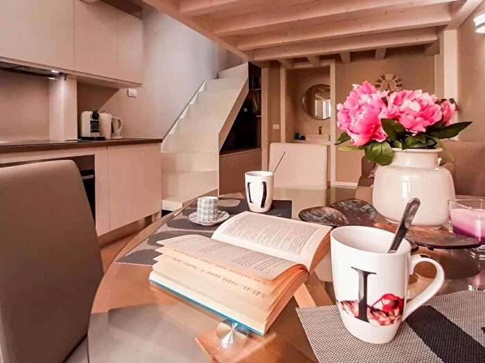 Appartamento trilocale in affitto in Via Aleardo Aleardi, Paolo Sarpi, Milano